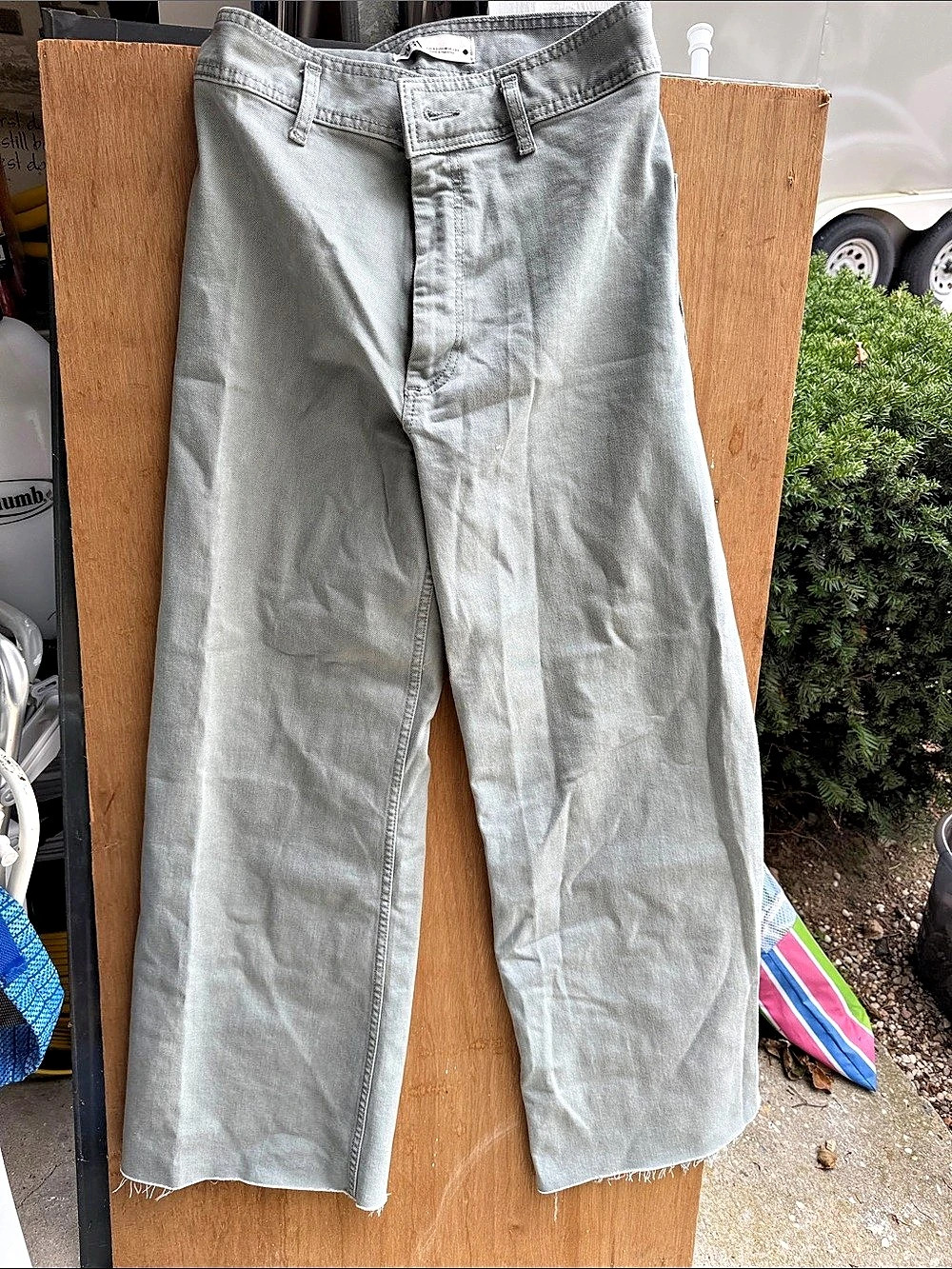 ZARA Straight-Leg Jeans in Gray Size 10 Like New